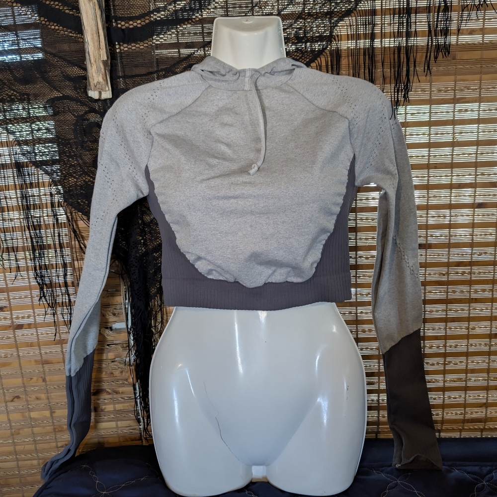 Gray Lightweight Pullover with Subtle Ribbing - Picture 4 of 17